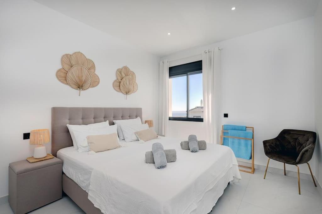 2 Bed At Hills With Great Sea Views! Apartamento Estepona