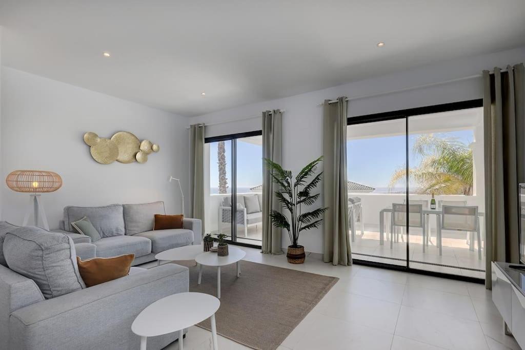 Apartamento 2 Bed At Hills With Great Sea Views!