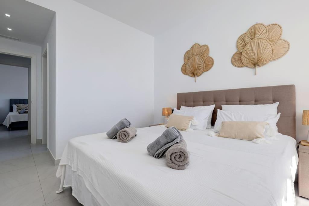 2 Bed At Hills With Great Sea Views! Apartamento Estepona