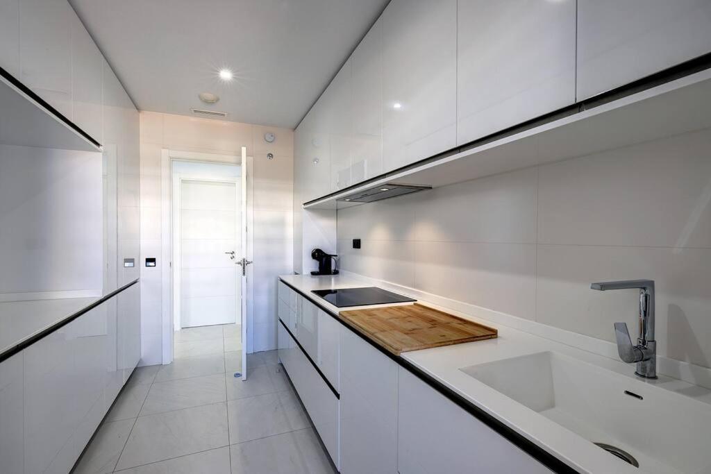 2 Bed At Hills With Great Sea Views! Apartamento *