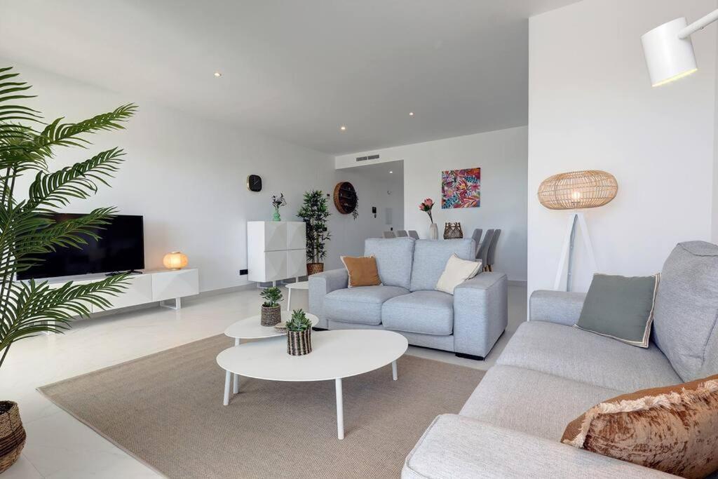 Apartamento 2 Bed At Hills With Great Sea Views!